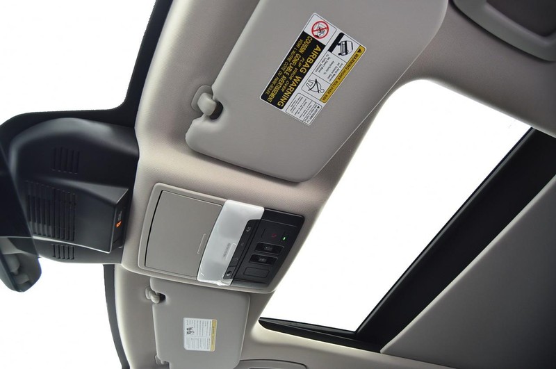 Nissan Rogue Vehicle Image 24