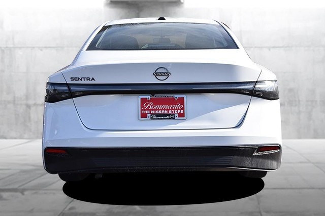 Nissan Sentra Vehicle Image 06