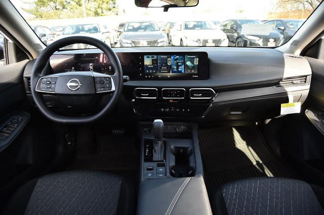 Nissan Sentra Vehicle Image 08