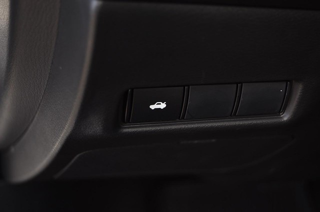 Nissan Sentra Vehicle Image 11