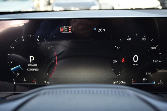 Nissan Sentra Vehicle Image 12