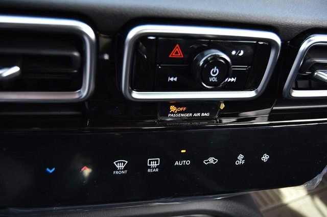 Nissan Sentra Vehicle Image 15