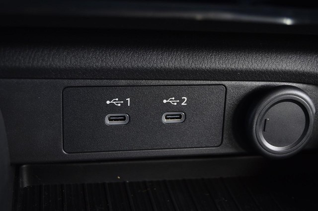 Nissan Sentra Vehicle Image 16