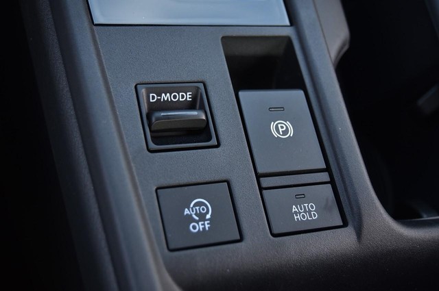 Nissan Sentra Vehicle Image 18