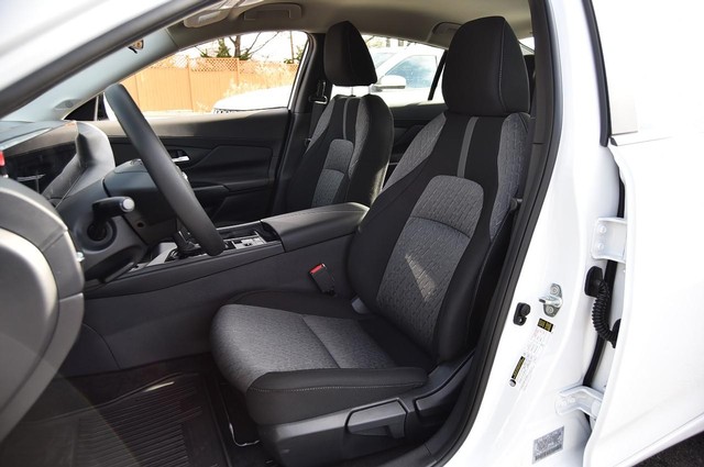 Nissan Sentra Vehicle Image 20