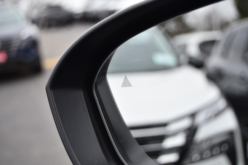 Nissan Rogue Vehicle Image 10