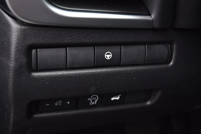 Nissan Rogue Vehicle Image 11