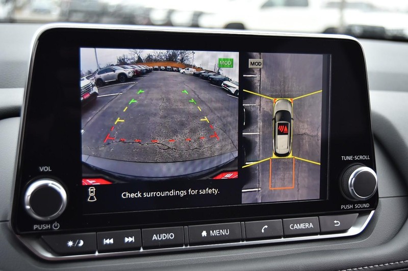 Nissan Rogue Vehicle Image 13