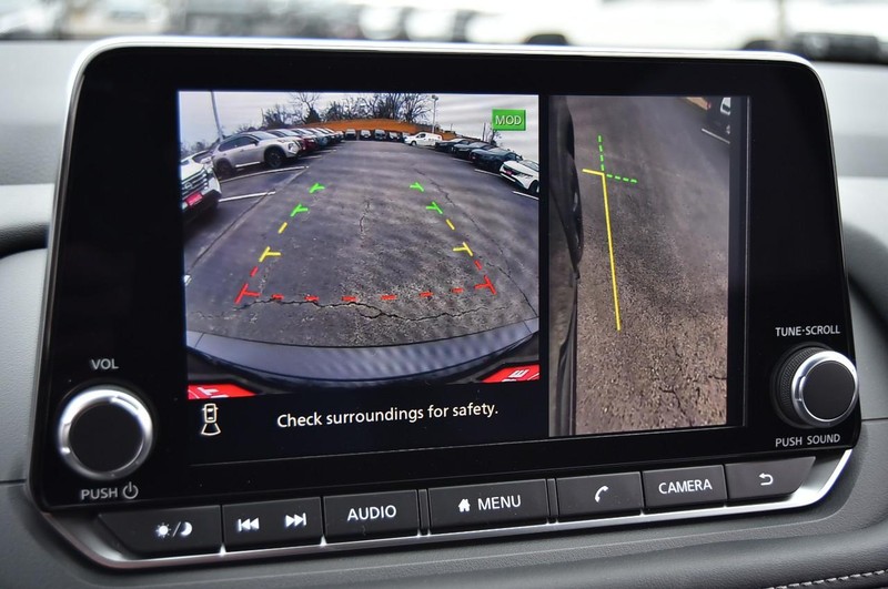 Nissan Rogue Vehicle Image 14