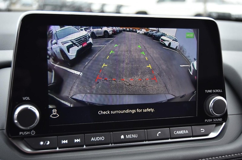 Nissan Rogue Vehicle Image 15