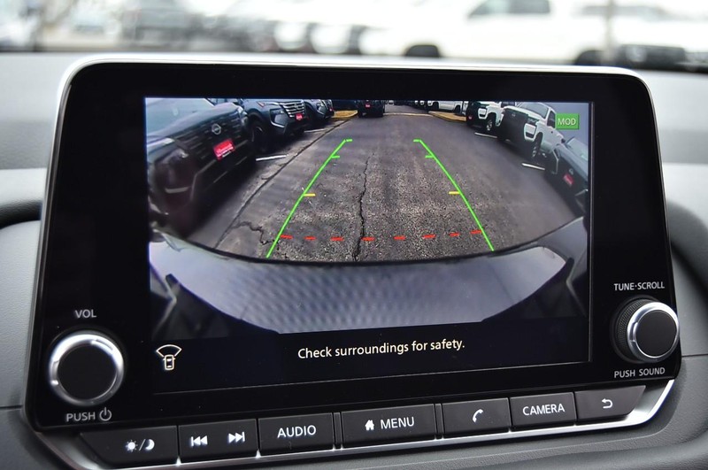 Nissan Rogue Vehicle Image 16