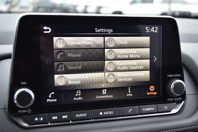 Nissan Rogue Vehicle Image 17