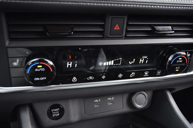 Nissan Rogue Vehicle Image 18