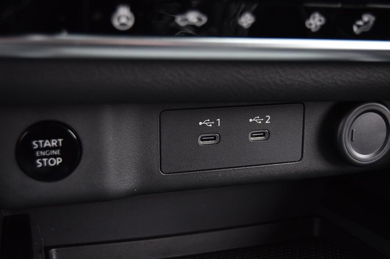 Nissan Rogue Vehicle Image 19