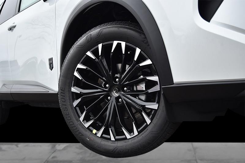 Nissan Rogue Vehicle Image 03