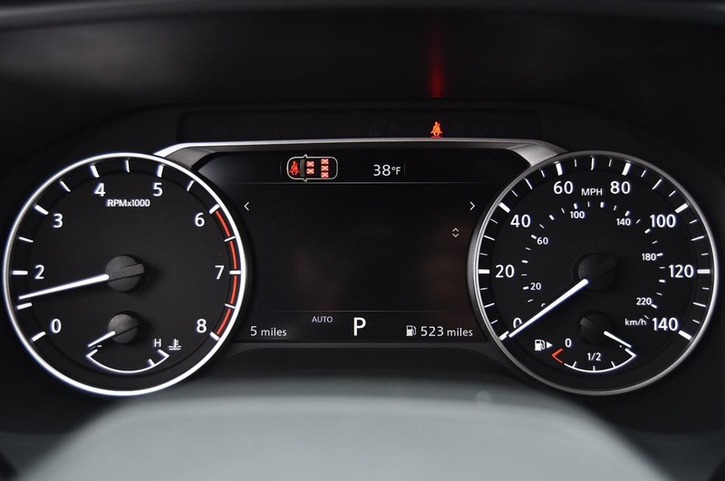 Nissan Rogue Vehicle Image 12