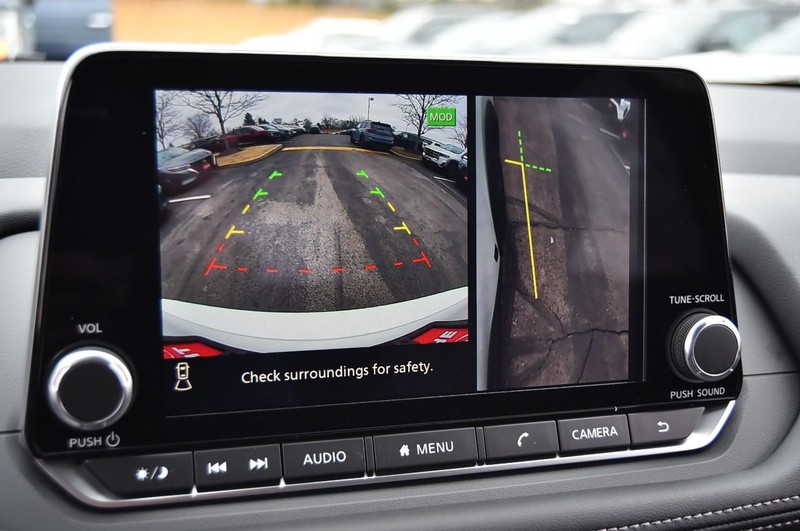 Nissan Rogue Vehicle Image 14