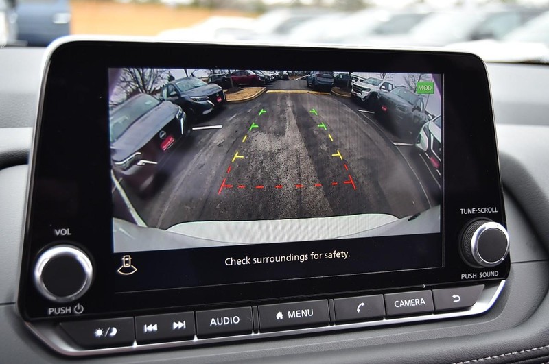 Nissan Rogue Vehicle Image 15