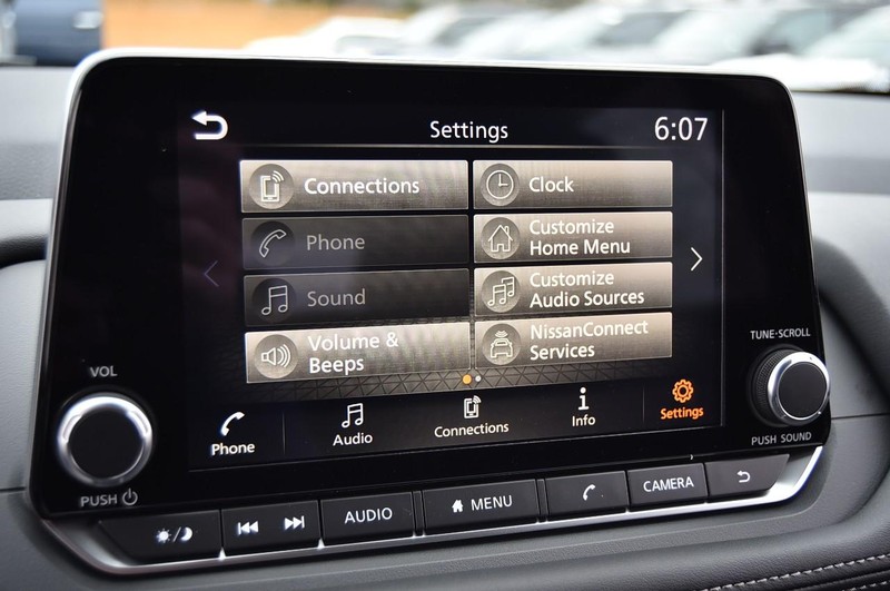 Nissan Rogue Vehicle Image 17