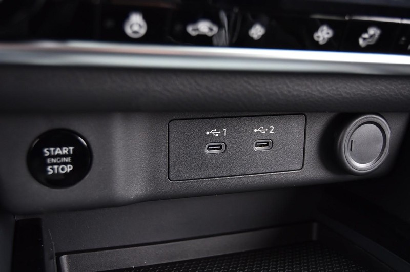 Nissan Rogue Vehicle Image 19