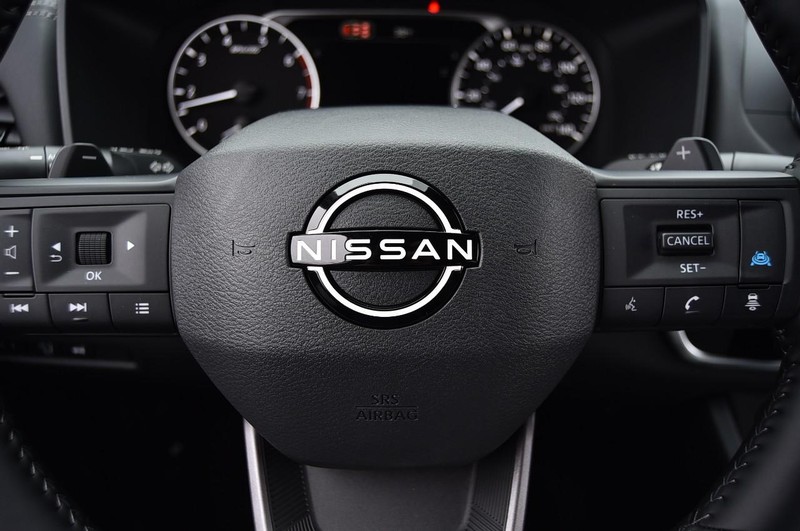 Nissan Rogue Vehicle Image 21