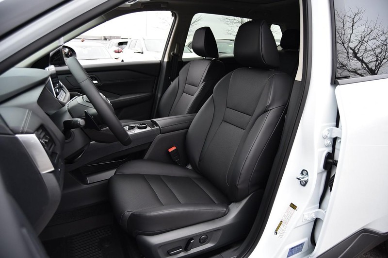 Nissan Rogue Vehicle Image 22