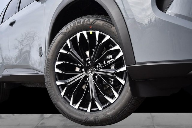 Nissan Rogue Vehicle Image 03