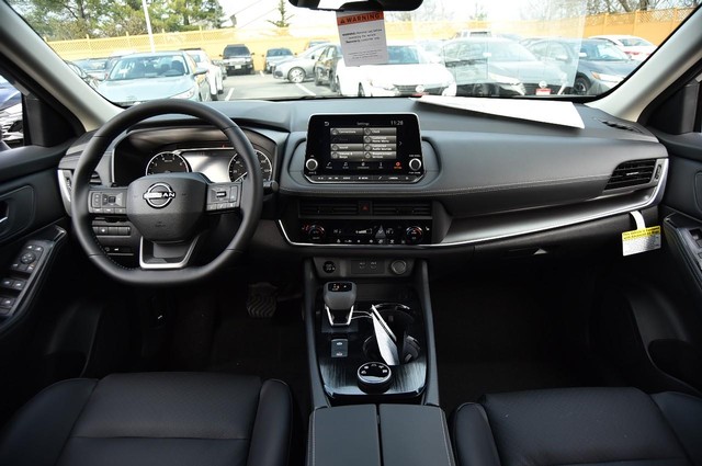 Nissan Rogue Vehicle Image 08