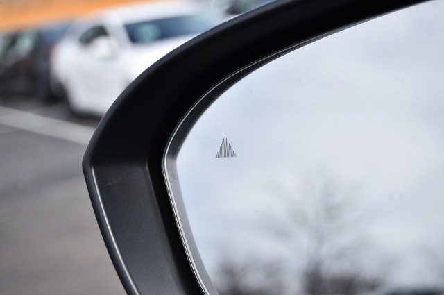 Nissan Rogue Vehicle Image 10