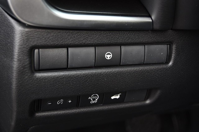 Nissan Rogue Vehicle Image 11