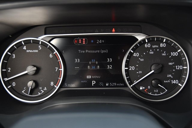 Nissan Rogue Vehicle Image 12