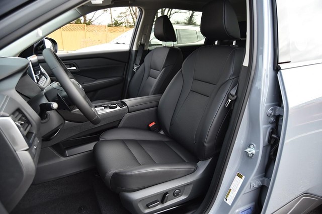 Nissan Rogue Vehicle Image 22