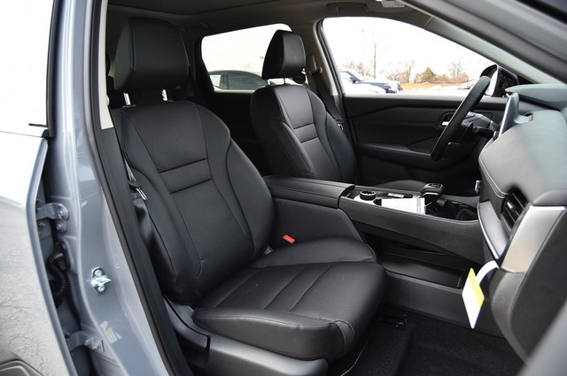 Nissan Rogue Vehicle Image 23