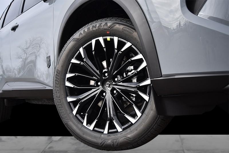 Nissan Rogue Vehicle Image 03