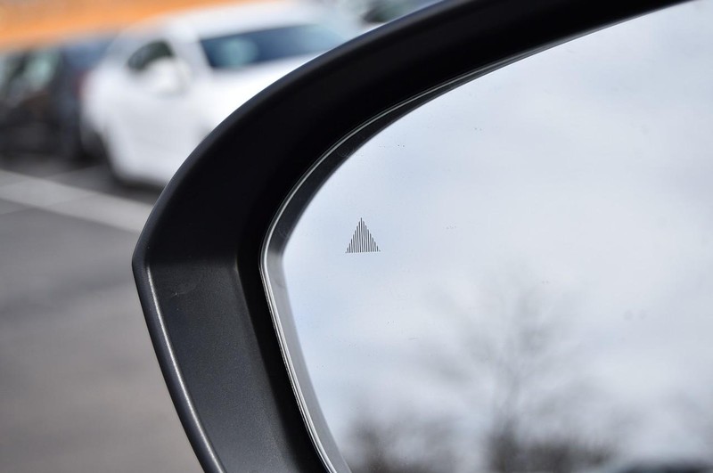 Nissan Rogue Vehicle Image 10