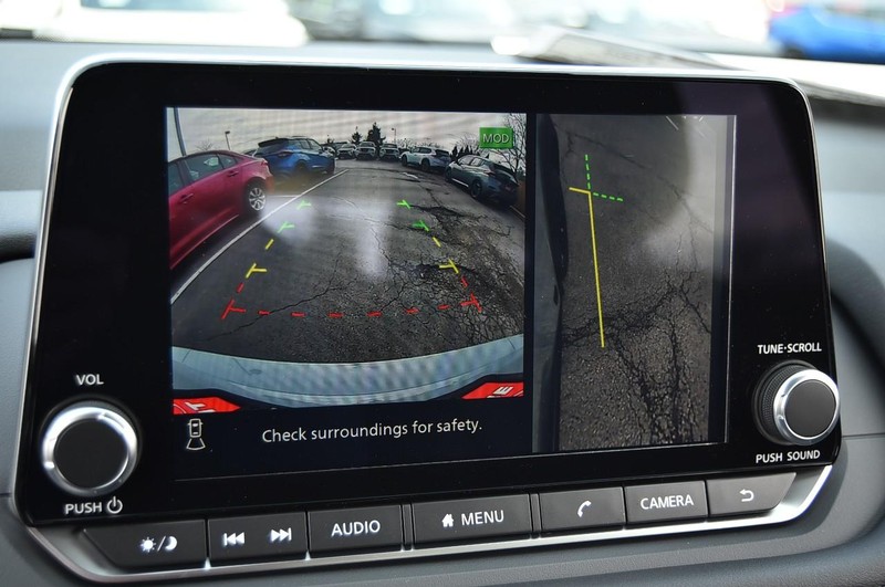 Nissan Rogue Vehicle Image 14