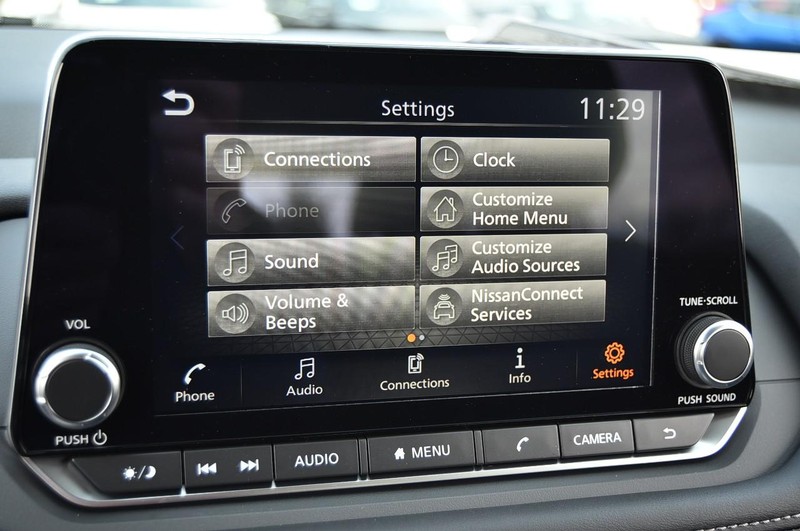 Nissan Rogue Vehicle Image 17