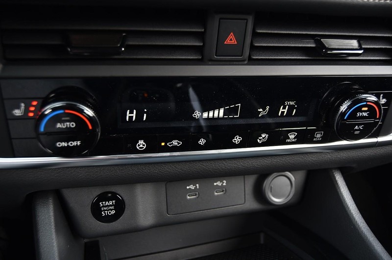 Nissan Rogue Vehicle Image 18