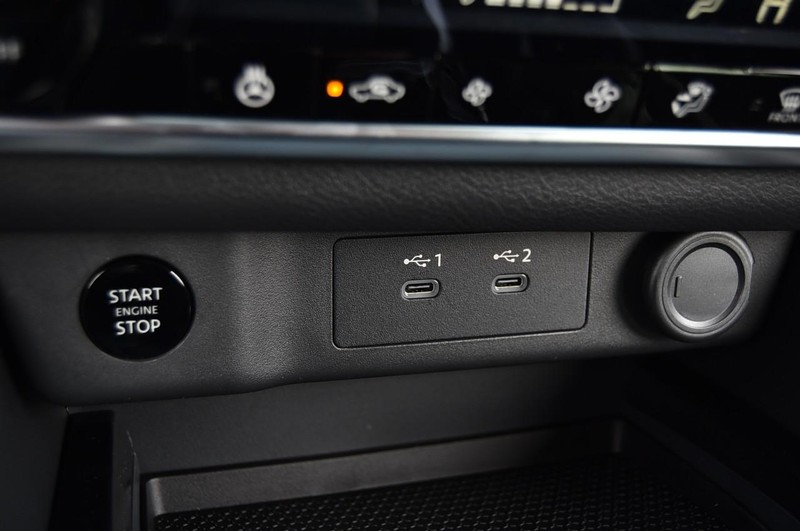 Nissan Rogue Vehicle Image 19