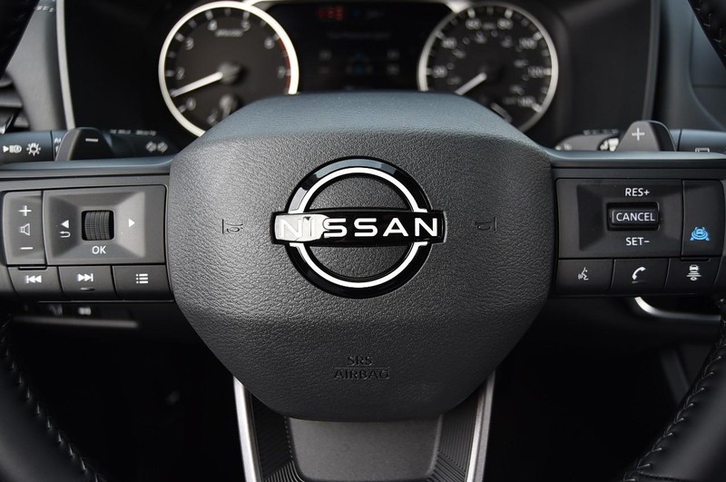 Nissan Rogue Vehicle Image 21