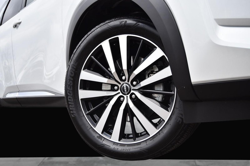 Nissan Pathfinder Vehicle Image 03