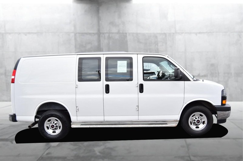 GMC Savana Cargo Van Vehicle Full-screen Gallery Image 05