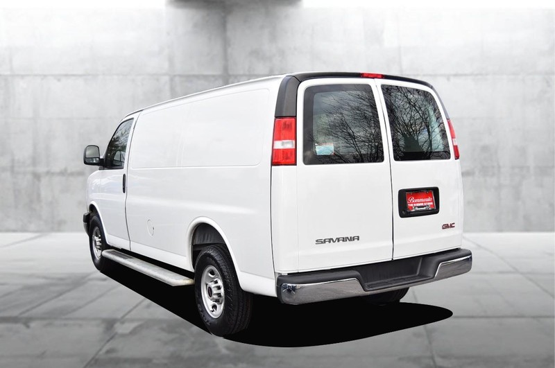 GMC Savana Cargo Van Vehicle Full-screen Gallery Image 07