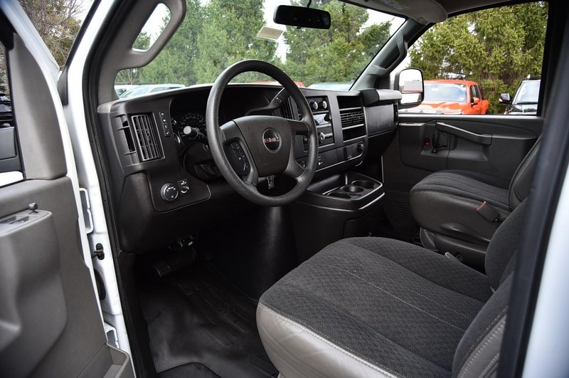 GMC Savana Cargo Van Vehicle Full-screen Gallery Image 08