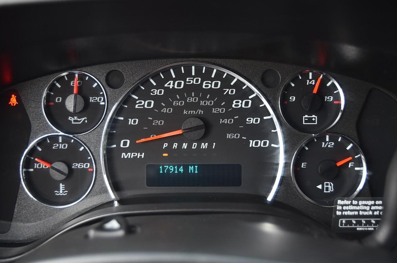 GMC Savana Cargo Van Vehicle Full-screen Gallery Image 12