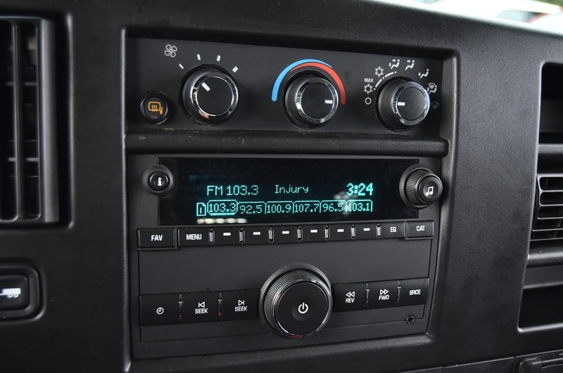 GMC Savana Cargo Van Vehicle Full-screen Gallery Image 13