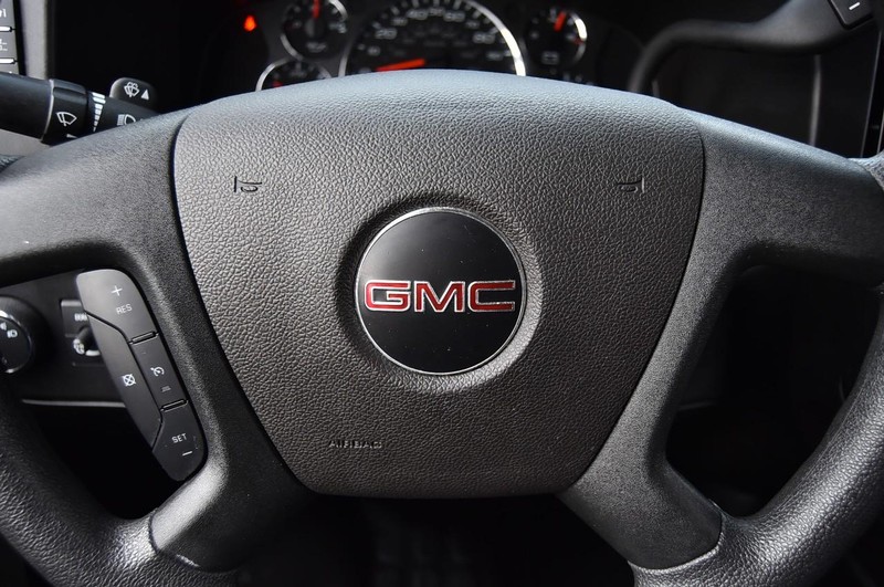 GMC Savana Cargo Van Vehicle Full-screen Gallery Image 14