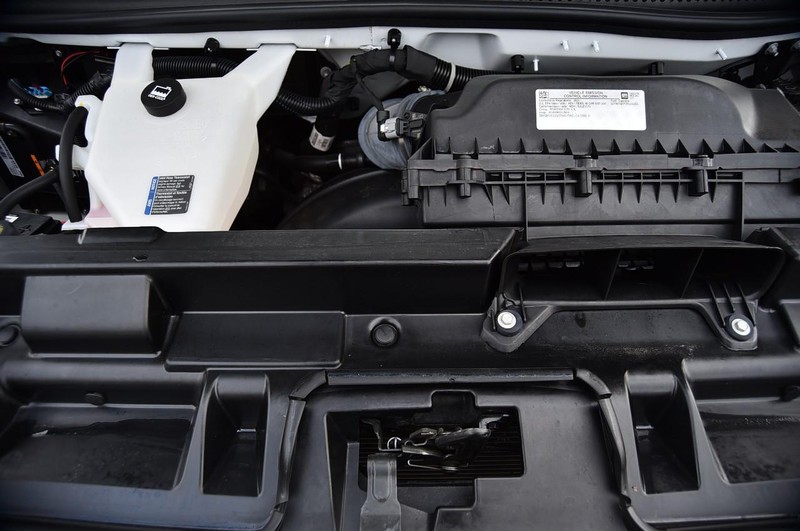 GMC Savana Cargo Van Vehicle Full-screen Gallery Image 20