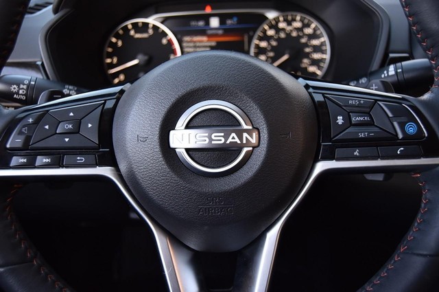 Nissan Altima Vehicle Image 21