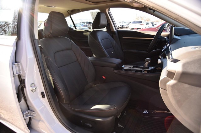 Nissan Altima Vehicle Image 23